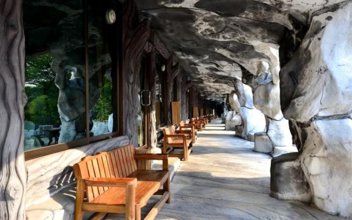 19 Degrees Resort