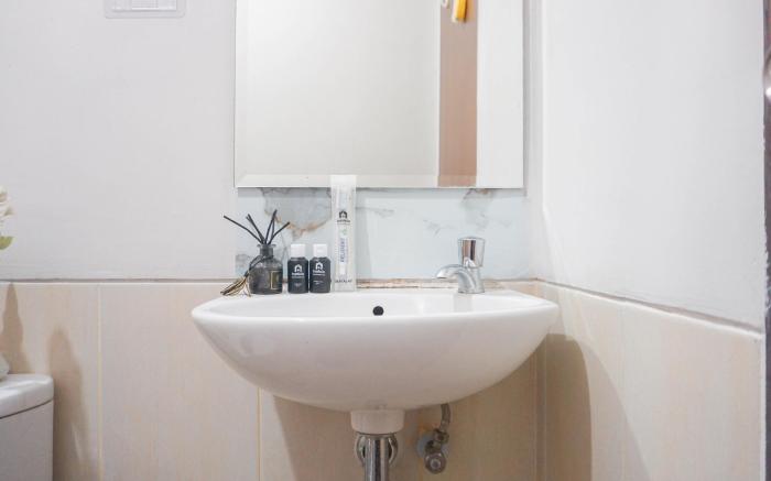 Good Comfy 2BR Transpark Juanda Bekasi By Travelio