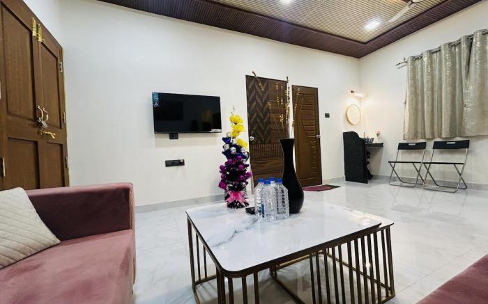 Gagan's Abode 2BR Villa|Private Pool by Homeyhuts