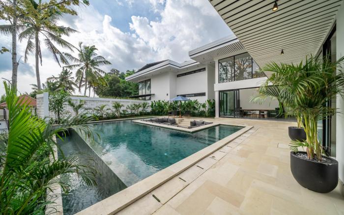 WhiteVilla 6BDR near PARQ, Good Location +Netflix!