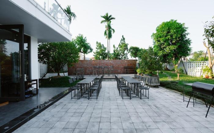 Floral Hue Garden & Riverside Villa