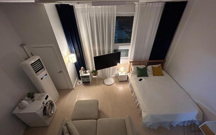 Dangsan Station, Hongdae Line 2..9 Monkey Room