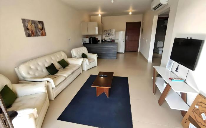 Salty Life Chalet, Azha