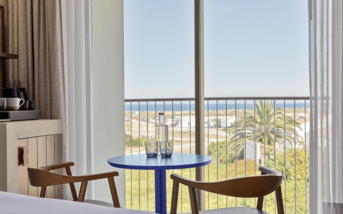 Amarello Hotel Praia Santo Andre, Tapestry Collection by Hilton