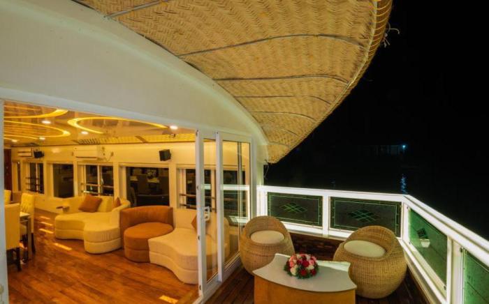ROYALPALACE HOUSEBOATS ALLEPPEY