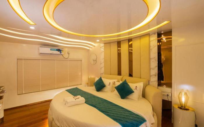 ROYALPALACE HOUSEBOATS ALLEPPEY