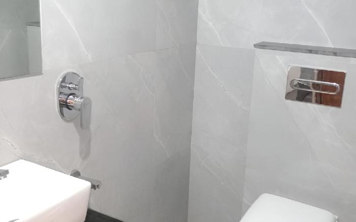 Hotel Crown Club - 2.5 km from Celebration Mall 