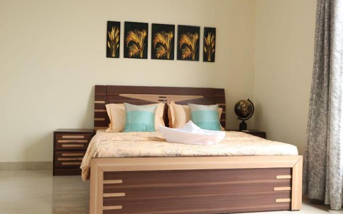 Luxury FilmCity Farmstay - 3 Bedroom  with Pool