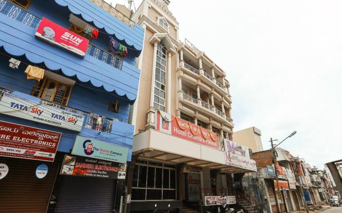 OYO 17056 Hotel Chandra Palace