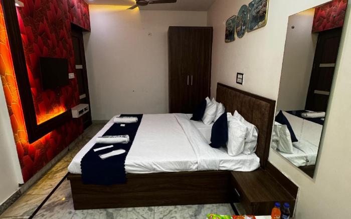 Royal Taj Twin Palace near Taj Mahal