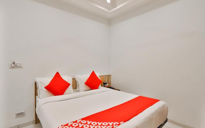 SPOT ON 17252 Hotel Everest