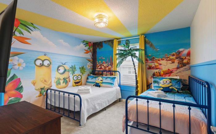Chic 7Bed with private pool, theme bedrooms