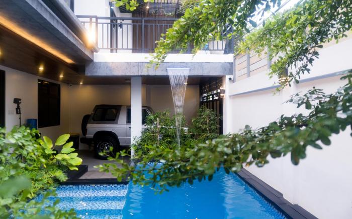 Modern villa with pool in downtown Cebu City