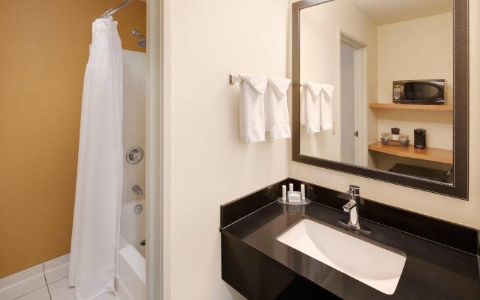 Fairfield by Marriott Inn & Suites Indianapolis Airport