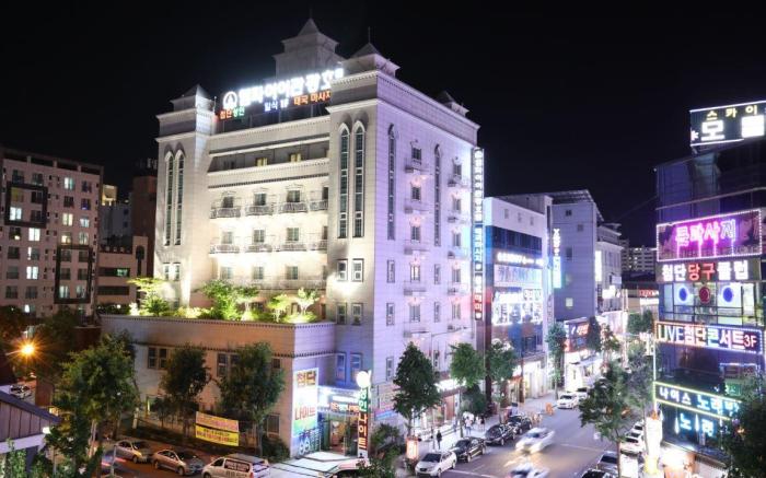 Empire Tourist Hotel