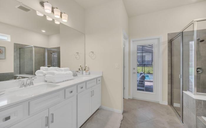 Chic 10BR Retreat with Themed Rooms & Pool