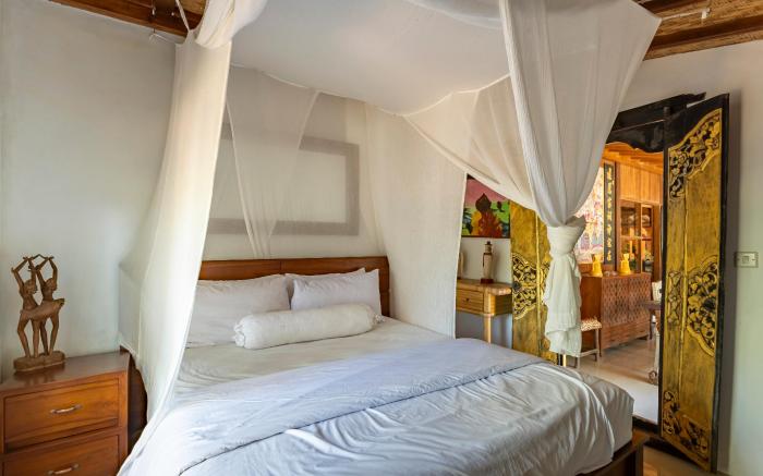 Cozy Home with Jungle Views 4BR