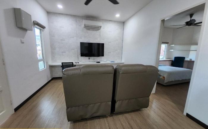 Newly Refurbished | Spacious Home | COMFY HILL