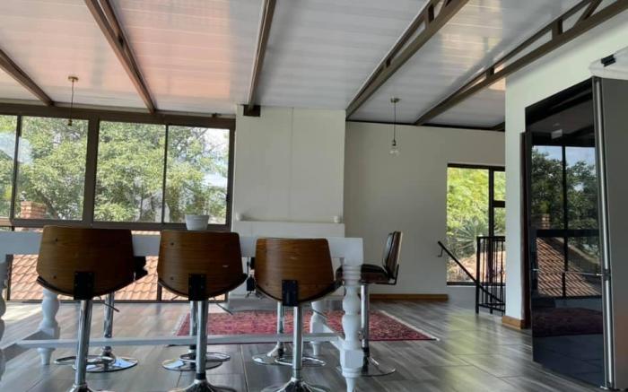 Sun Room (Studio) on the edge of the Harties dam.