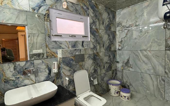 Vizvei Shimla Valley View Room