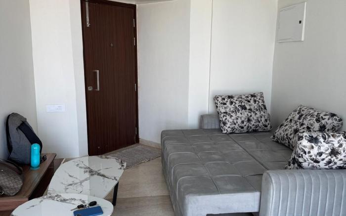 Pixiestays | smart tv, wifi | 2507 2bhk Malad