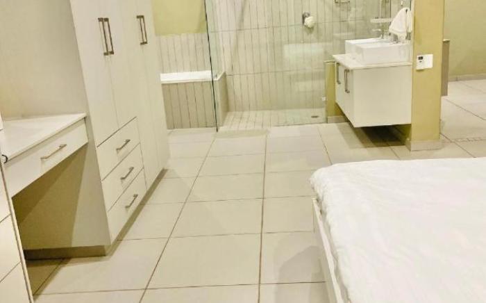 Lake Villa Hartebees