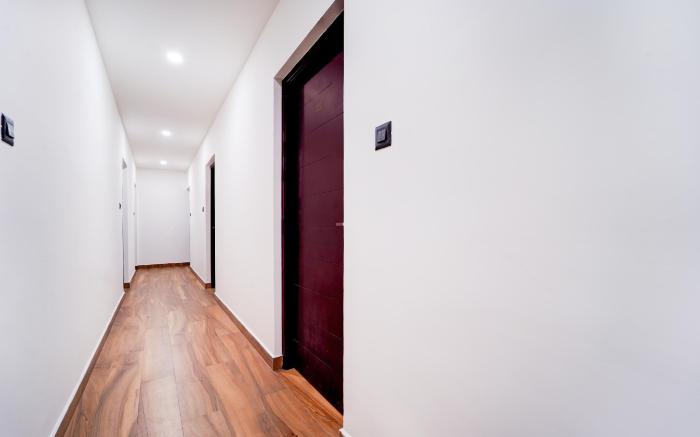 Super Hotel O Gandhi Nagar Near South Railway Backgate