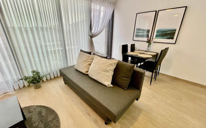 Modern 1BR Near Diamond District by OneLuxStay