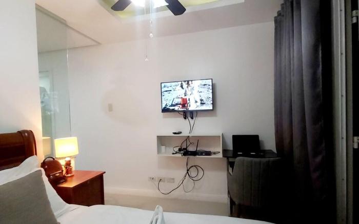 Studio in Birch Tower with Pool