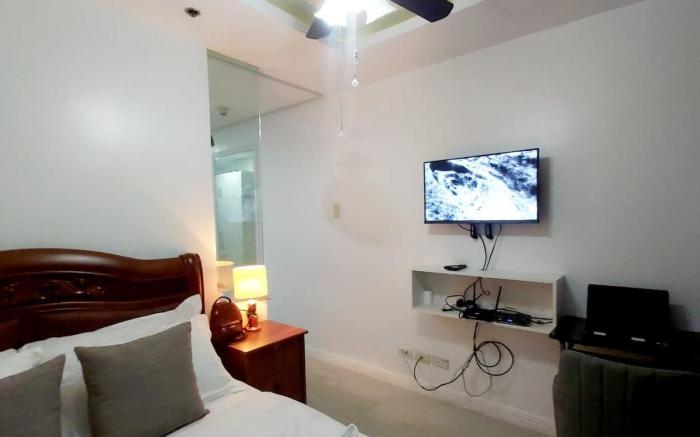 Studio in Birch Tower with Pool