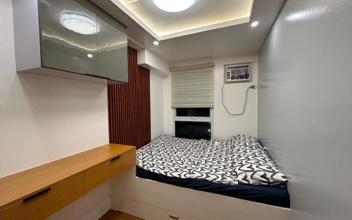 CondoVibe 2BR Unit Staycation near SM East Ortigas