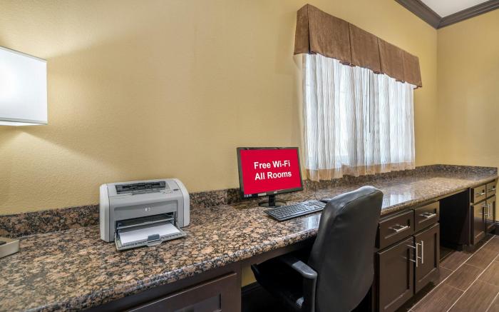 Red Roof Inn & Suites Sulphur Springs