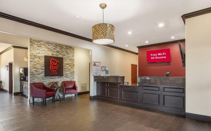 Red Roof Inn & Suites Sulphur Springs