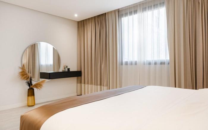 Lovely & Spacious Three Bedroom flat in Alnarjis