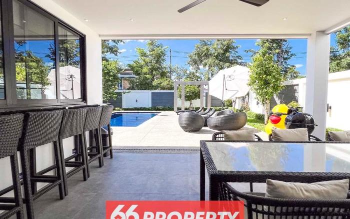 Luxury Villa by Shopping Area. 15 min to Old cIty