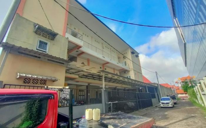 RedDoorz near STIE Mahardhika Surabaya