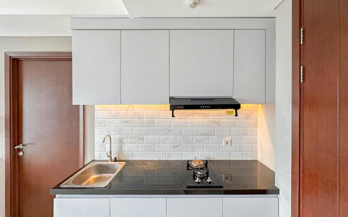 Strategic 1BR at Grand Sungkono Lagoon By Travelio