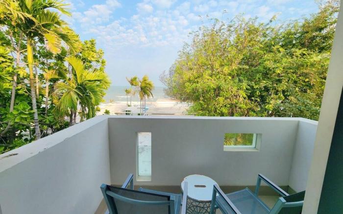 BBG Beachfront poolvilla 9BR close to Huahin city