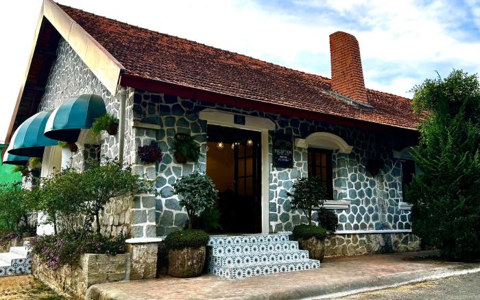 Dalat Train Village Guest House