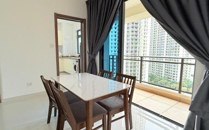 Seaview 10pax 2B2R Condo Forest City