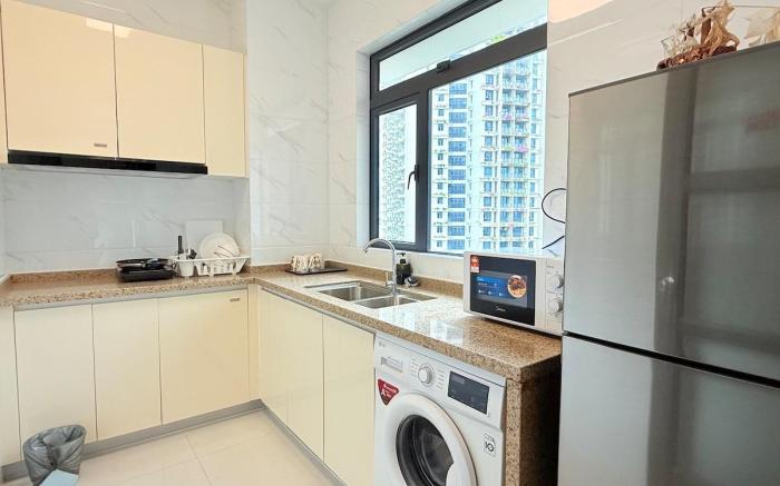 Seaview 10pax 2B2R Condo Forest City