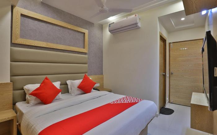 Hotel Royal King by Sky Stays
