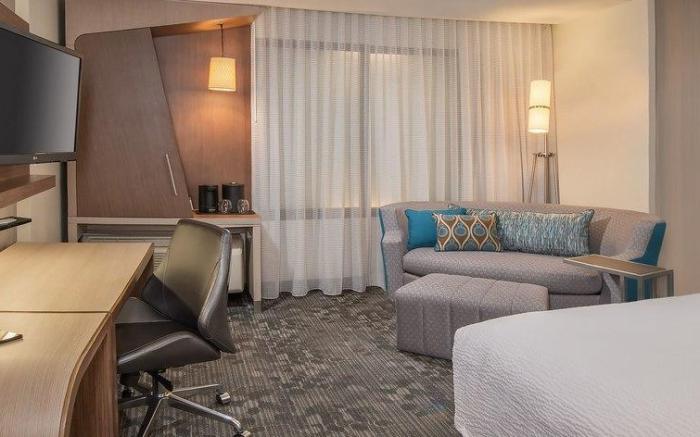 Courtyard by Marriott West Springfield