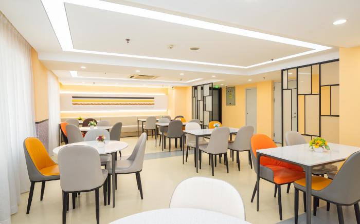 Ibis Shanghai Xujiahui Hotel