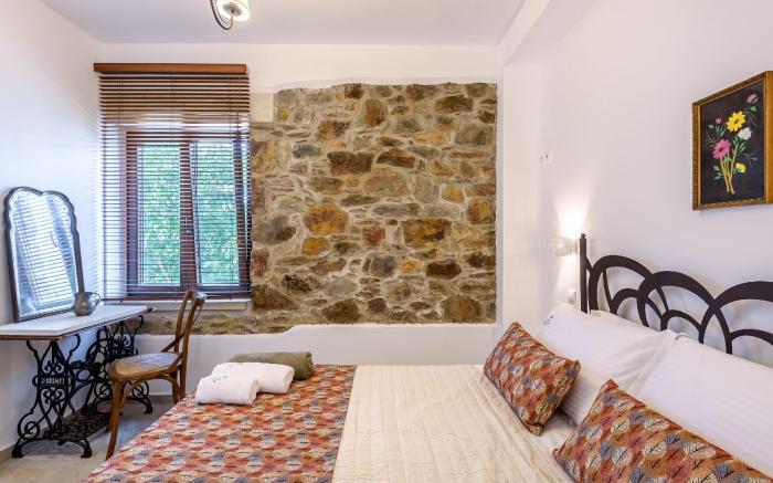 Minos Country Living Hannah Maria Suite