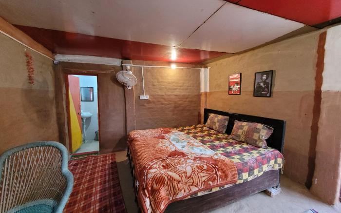 11 Gaon Mudhouse Homestay