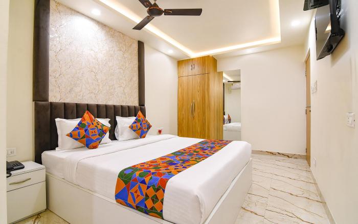 FabHotel Leela Inn - Nr. Park Circus 7 Point