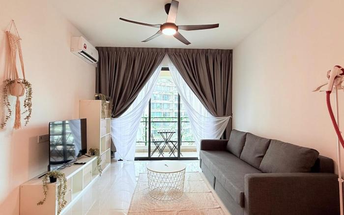 Regalia Park 2B1R 8pax Condo Forest City