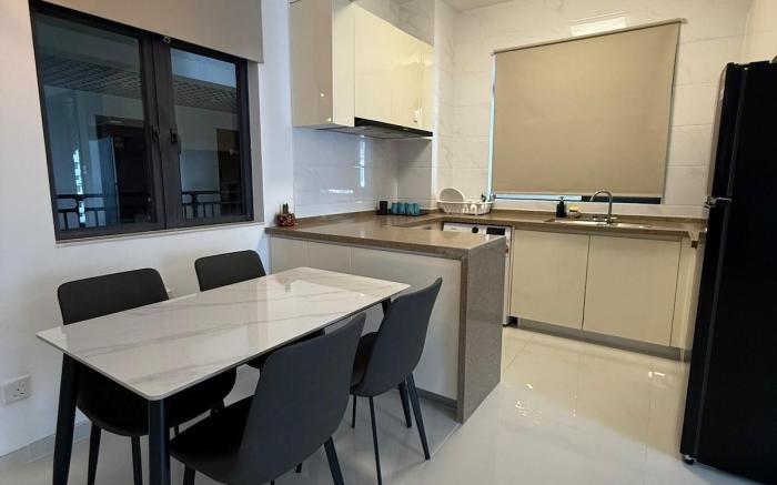 Regalia Park 2B1R 8pax Condo Forest City