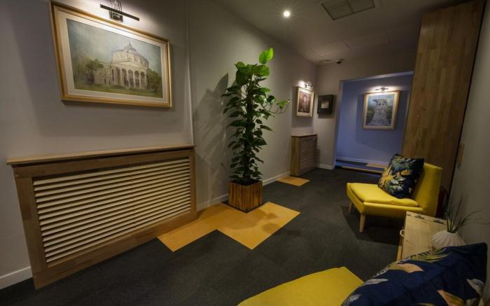 Rainforest Studio Downtown by Pretty Apartments